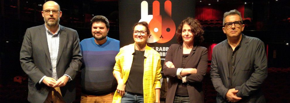 WHITE RABBIT RED RABBIT