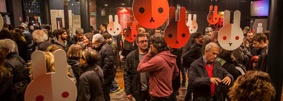 WHITE RABBIT RED RABBIT