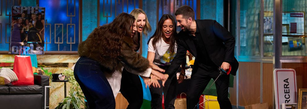 LA REVUELTA: Lucía Martín-Portugués, Araceli Navarro, Celia Pérez, Elena Hernández y David Broncano