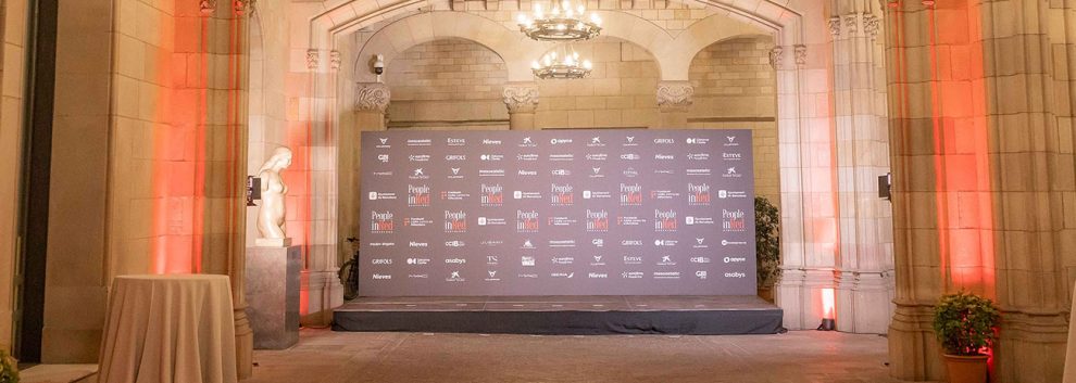 PEOPLE IN RED BARCELONA